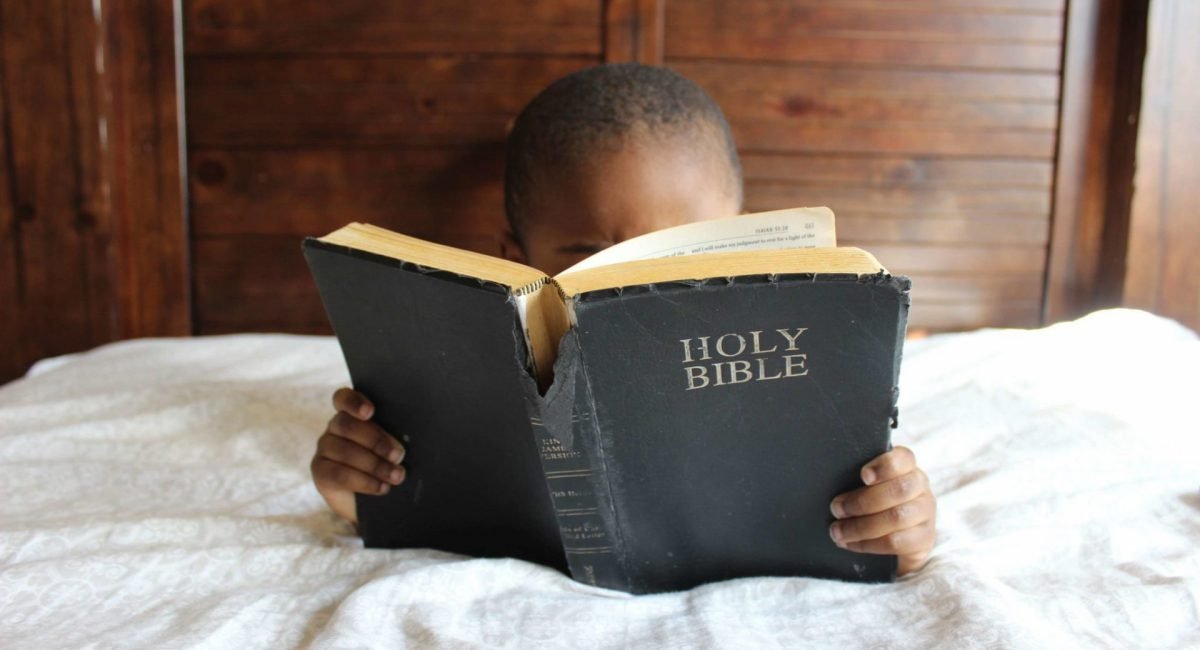 bed-bible-book-bindings-935944